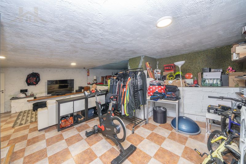 Foto f185122c-f55c-45ce-8903-f1a6eb2739ac. Casa adossada amb xemeneia calefacció aparcament piscina a Torrelodones