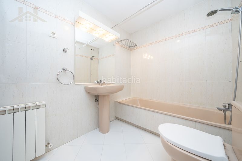 Foto 8b61da67-a864-42d7-ab4e-7e565dc061c0. Casa aparellada amb xemeneia calefacció aparcament piscina a Torrelodones