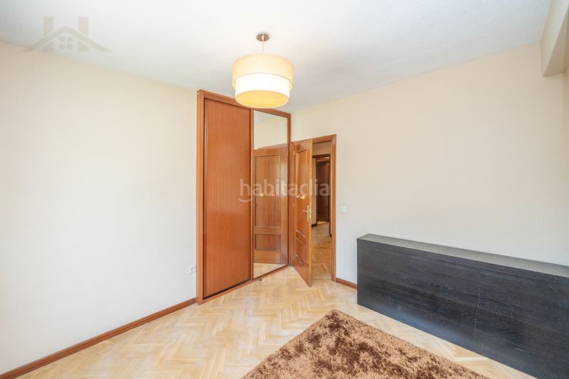 Foto b90b7c2e-1a89-4dee-a0f0-6c28ad5a2f16. Casa aparellada amb xemeneia calefacció aparcament piscina a Torrelodones