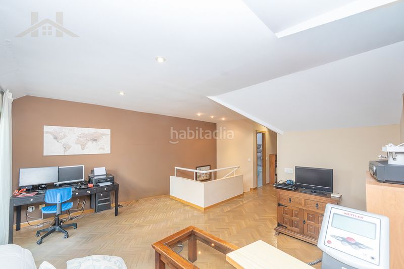 Foto f5a4d275-ffb1-42d5-a4d8-cd54325887b8. Dúplex amb calefacció piscina a Centro Comercial-Hospital Torrelodones