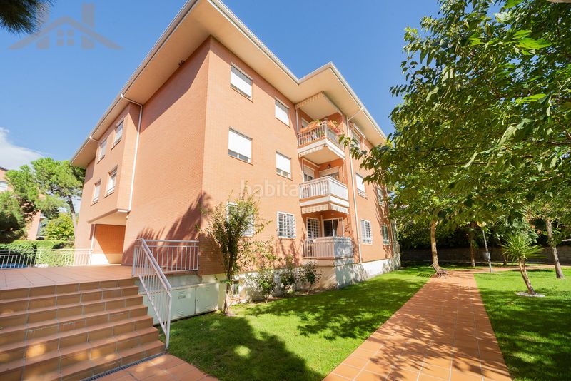 Foto fc530518-7484-4632-8934-5737b7653805. Dúplex amb calefacció piscina a Centro Comercial-Hospital Torrelodones