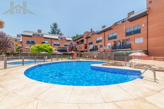 D�plex  Paseo joaquin ruiz gimenez. Bajo con jard�n en calle joaqu�n ruiz gim�nez