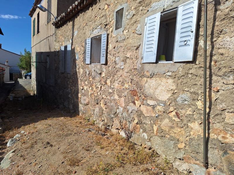 Foto 4e032f18-47af-4b05-bf05-0a11ad71ecc1. Casa amb calefacció a Navalperal de Pinares