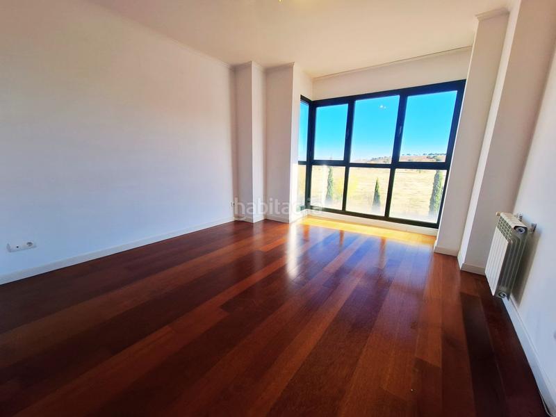 Foto fe961601-74a4-47f5-8ced-e6bab3383c0a. Etagenwohnung mit heizung parking in Sanchinarro Madrid