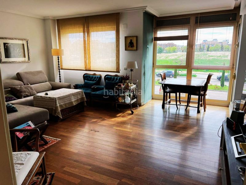 Foto 2824f219-e614-45e1-8cdb-6a18400eb43c. Pis amb calefacció aparcament a Sanchinarro Madrid