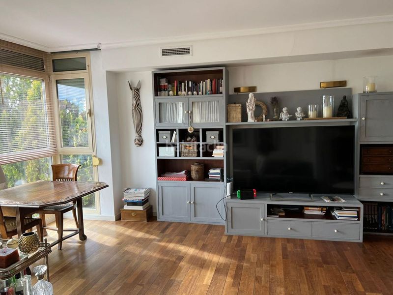 Foto 4a5b55bd-3a20-4bc3-b8a8-273a6640836a. Pis amb calefacció aparcament a Sanchinarro Madrid