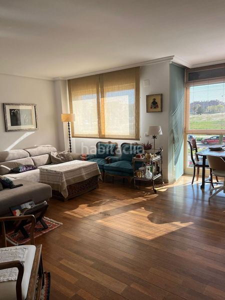 Foto 54b99896-4202-40d1-8a89-b071b4a68974. Pis amb calefacció aparcament a Sanchinarro Madrid