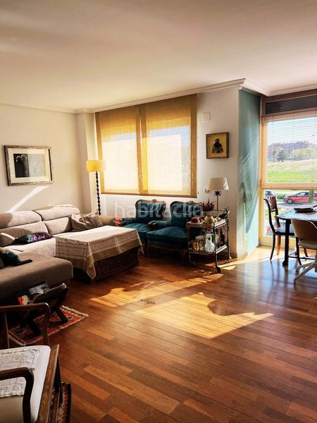 Foto 6bf46495-72fc-470f-b241-da3a4d6a42f1. Pis amb calefacció aparcament a Sanchinarro Madrid