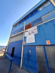 Rent Industrial building  Resina. Nave industrial en alquiler en villaverde, 2 dormitorios.