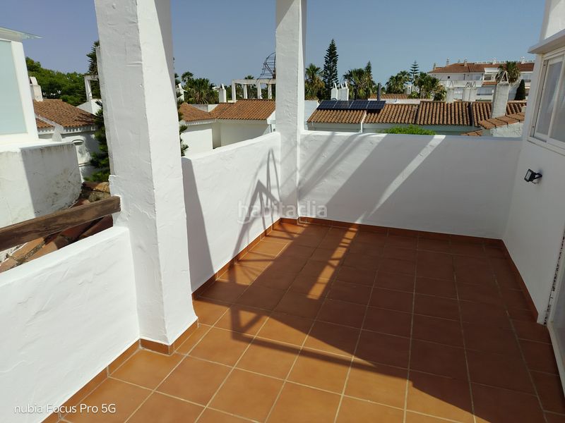 Foto 13c0d7da-8d36-43aa-9687-b8da4349e623. Casa aparellada amb calefacció aparcament piscina a Rota