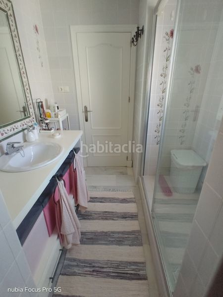 Foto c1760ad8-d7da-405b-a77c-2b12c54e54ed. Casa aparellada amb calefacció aparcament piscina a Rota