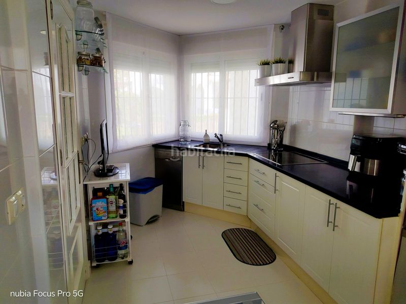 Foto caaa1e57-df2f-458d-bd20-909b6fdf21ea. Casa aparellada amb calefacció aparcament piscina a Rota