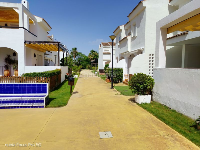 Foto ce90a3bf-a743-4432-bd41-757083772fce. Casa aparellada amb calefacció aparcament piscina a Rota