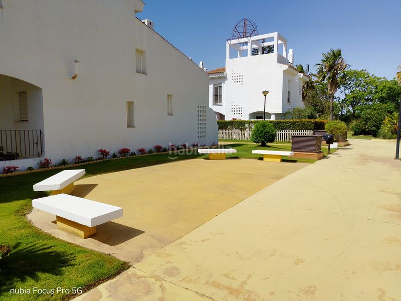 Foto f584fd44-026d-4014-aff9-9f60eea43a98. Casa aparellada amb calefacció aparcament piscina a Rota
