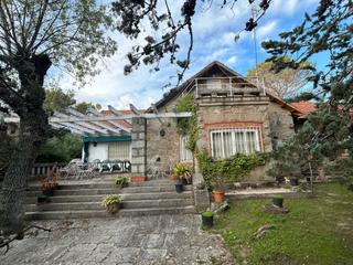 Casa a Colonia. Chalet de piedra en finca segregable en torrelodones colonia