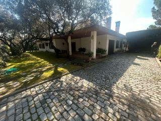 Xalet a Colonia. Chalet de piedra de una sola planta en excelente ubicación