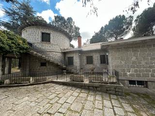 Casa a Colonia. Chalet tradicional de piedra semi reformado con opcion de amplia