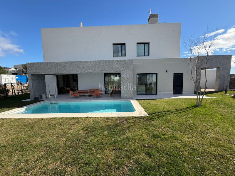 Foto dd6a46f0-277b-48f3-b134-541ad89ddd4f. Casa bifamiliare in paseo de pascual saorín 4 in Las Marías Torrelodones