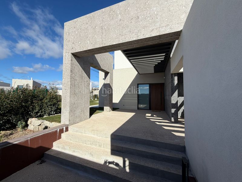 Foto e7f5fff3-b040-4d80-b43d-d02c5b613dba. Casa bifamiliare in paseo de pascual saorín 4 in Las Marías Torrelodones