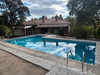 Xalet en El Gasco. Chalet independiente  en una planta y media en torrelodones