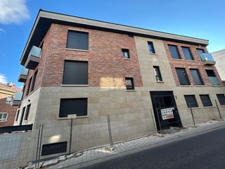 Alquiler Piso en Casa Amarilla. Piso de 3 dormitorios