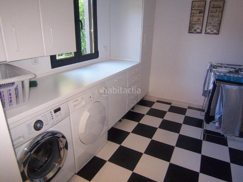 Foto 75dd520a-474c-41a7-ade0-0b3f499bcf37. Miete chalet mit heizung parking pool in Los Robles Torrelodones