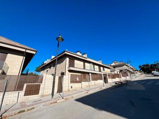 Location Appartement à La Navata. Piso 3 dormitorios  con garaje y trastero