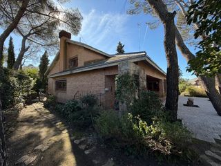 Xalet a Colonia. Chalet independiente en torrelodones colonia