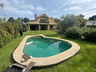 Chalet  Calle antonio lasso. Chalet  de dos plantas en excelente ubicación