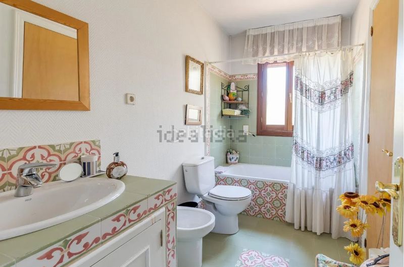 Foto 80d57667-ff6c-47f5-ae2b-a47d9c075189. Xalet amb xemeneia calefacció aparcament piscina a Galapagar