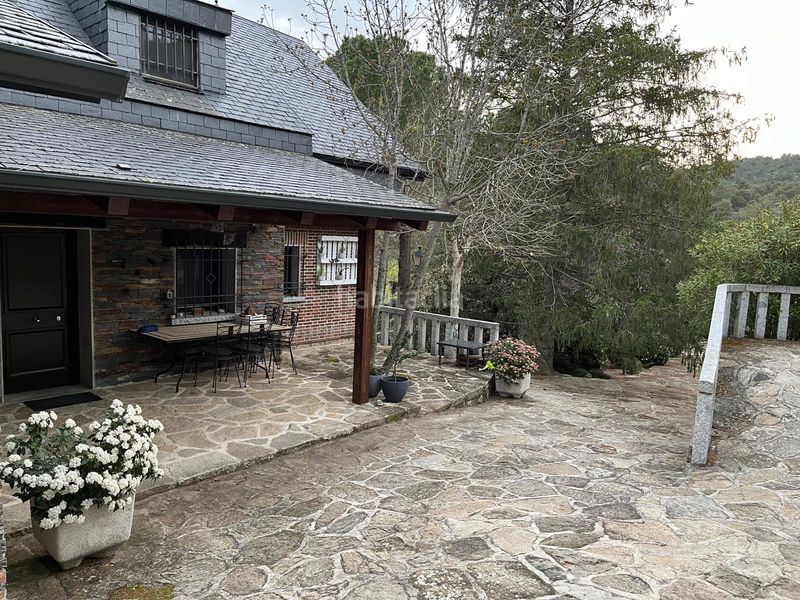Foto cf7ac7e8-8718-40c3-9783-8b0a88c10046. Chalet mit kamin heizung parking pool in Valdemaqueda