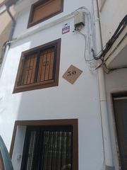 Casa adosada en Altura. No deje de visitar esta estupenda casa en la población de altura