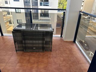 Alquiler Apartamento  Carrer cantarrana. Disponible de septiembre a junio 2027
