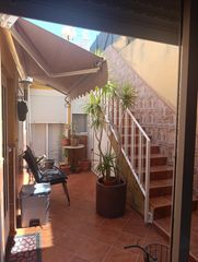 Semi detached house in Albalat dels Sorells. Piso en planta baja totalmente reformado tres dormitorios y dos