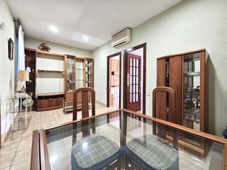Etagenwohnung  Carrer de ca l'alegre de dalt. Vivienda de 58m con doble orientación, exterior a calle, muy tra