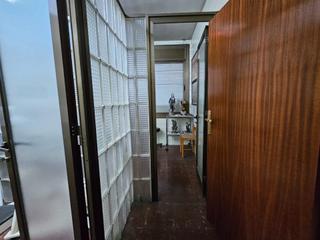 Büro  Avinguda del paral·lel. Oficina en 1ª planta soleada
