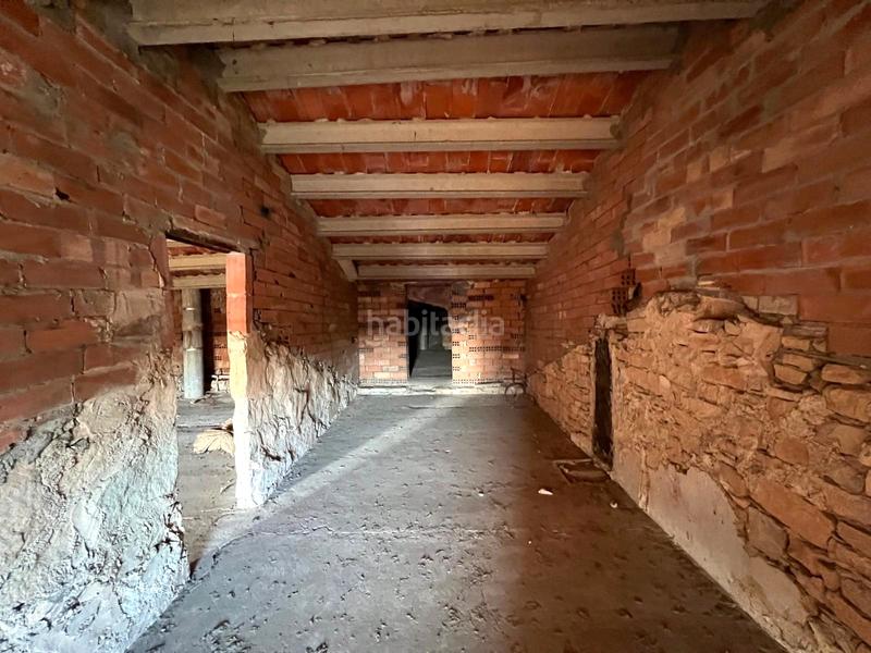 Foto 054a95ff-4565-4d90-981c-153c1198236f. Masia amb aparcament a Montmaneu