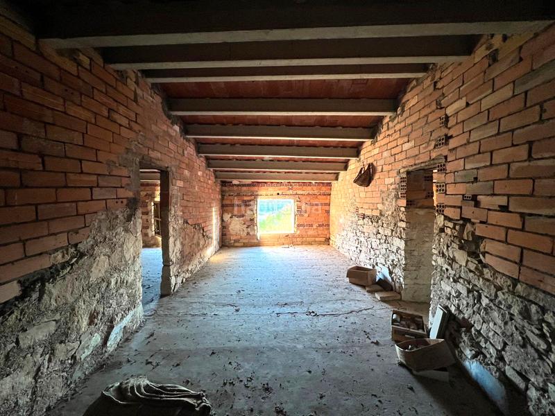 Foto 8f93d3f3-552b-492a-88a6-1b22735a8fb0. Masia amb aparcament a Montmaneu