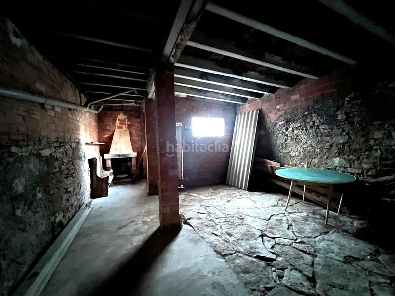 Foto e25868c9-5ac2-4991-aea3-276e4da6c74a. Masia amb aparcament a Montmaneu