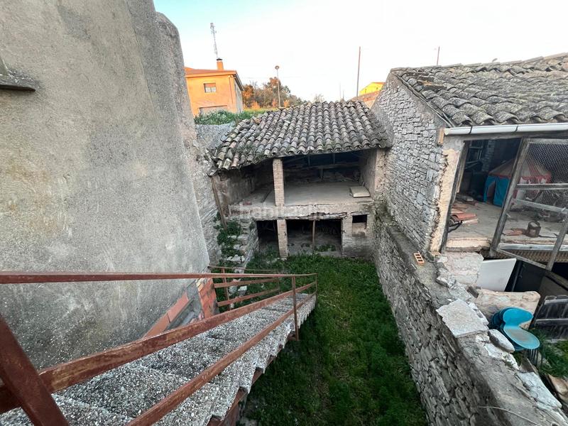 Foto f28276d9-f3dd-449b-a41e-cd3004255378. Masia amb aparcament a Montmaneu