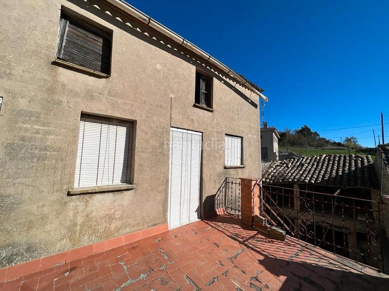 Foto f8a50848-49d9-445e-a987-13697115e99b. Masia amb aparcament a Montmaneu