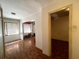 Casa a Poble Sec. Casa con garaje y terraza en venta: barrio poblesec: igualada