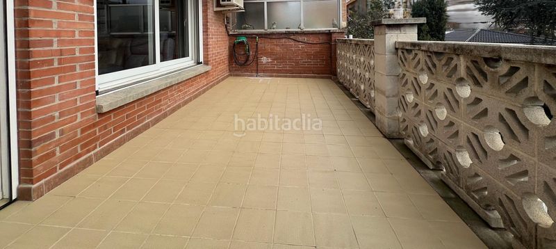 Foto 4cab77dc-1568-4d83-9541-8df18901a1fb. Casa amb xemeneia calefacció aparcament a Poble Sec Igualada