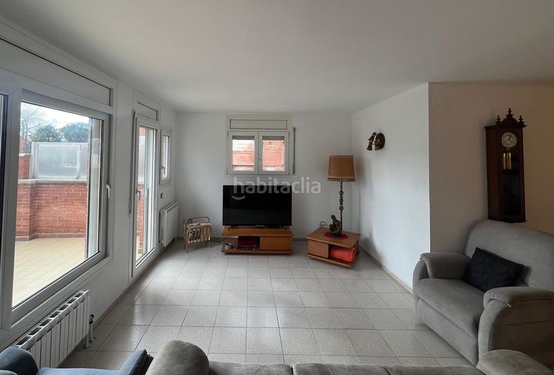 Foto 5c3f8fb6-f77a-46ae-be14-9d84c585045e. Casa amb xemeneia calefacció aparcament a Poble Sec Igualada