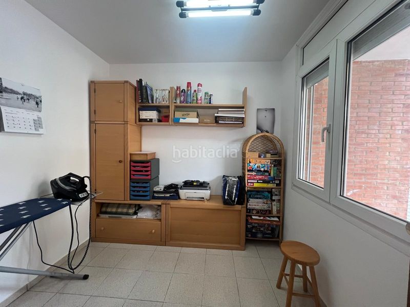 Foto 9711234e-3901-46b3-a223-058b666f0fa9. Casa amb xemeneia calefacció aparcament a Poble Sec Igualada