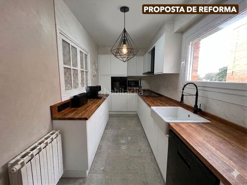 Foto b8c2e9b5-59a4-4c4e-85f6-f5893dee01a7. Casa amb xemeneia calefacció aparcament a Poble Sec Igualada