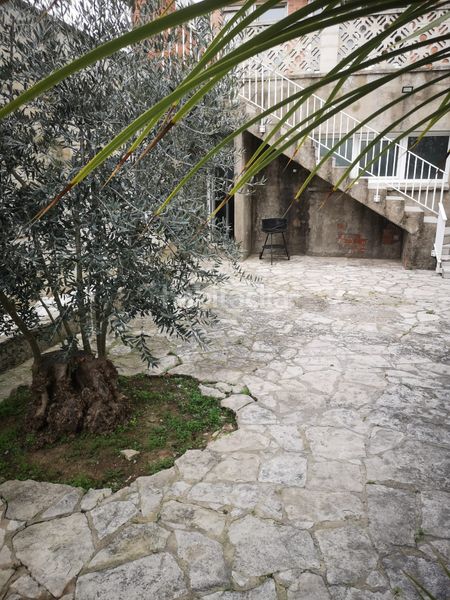 Foto c0d57c5d-df92-495a-a717-75b1f641c281. Casa amb xemeneia calefacció aparcament a Poble Sec Igualada