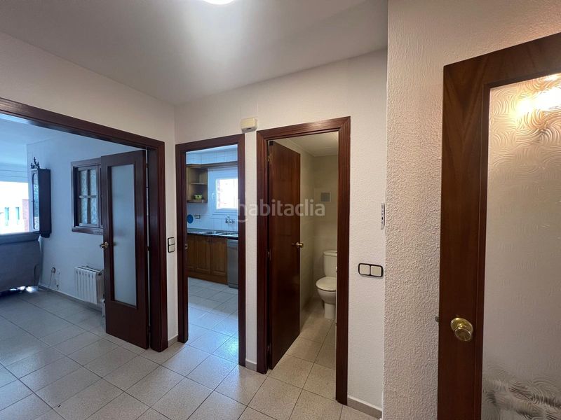 Foto d0a5c79e-32e3-49fa-9973-4c5ea1266717. Casa amb xemeneia calefacció aparcament a Poble Sec Igualada