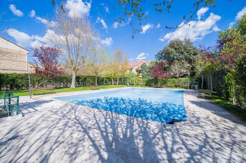 Foto 9dc86f84-d1b7-45f4-af38-4bfe29b3e617. Casa a schiera in El Pinar-Punta Galea Rozas de Madrid (Las)