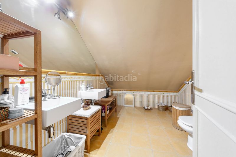 Foto e9ecc85e-4e3e-40a6-b1f5-d4a31ed9a960. Casa adossada amb calefacció aparcament piscina a Pozuelo de Alarcón